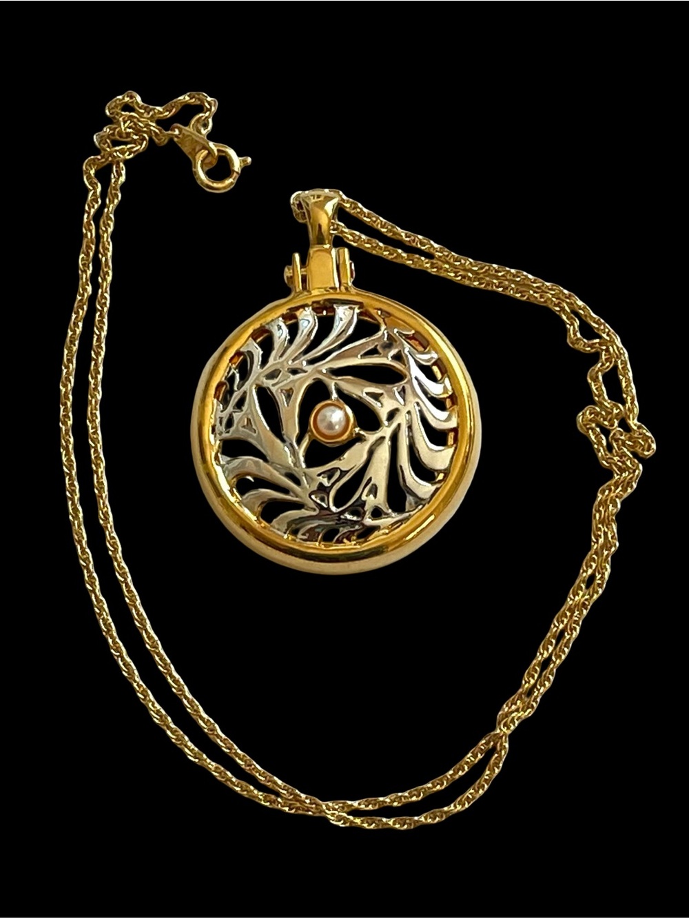 Vintage Signed Loupe Magnifying Glass Pendant Necklace